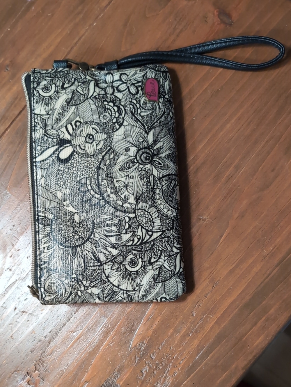 Sakroots Wristlet Pouch W Portable Power Bank Black & Cream Floral Print